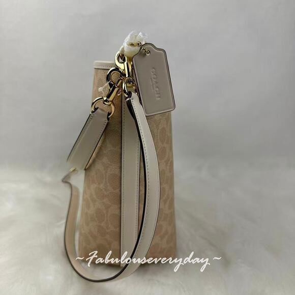 Coach City Large Bucket Crossbody Bag In Signature Canvas CT802 Sand/Chalk NWT - Picture 3 of 10